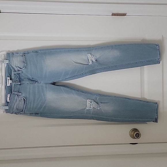 Vigoss, Size 28, Thompson Tomboy Jeans, Light Wash, Gently Used Condition. - Picture 11 of 14